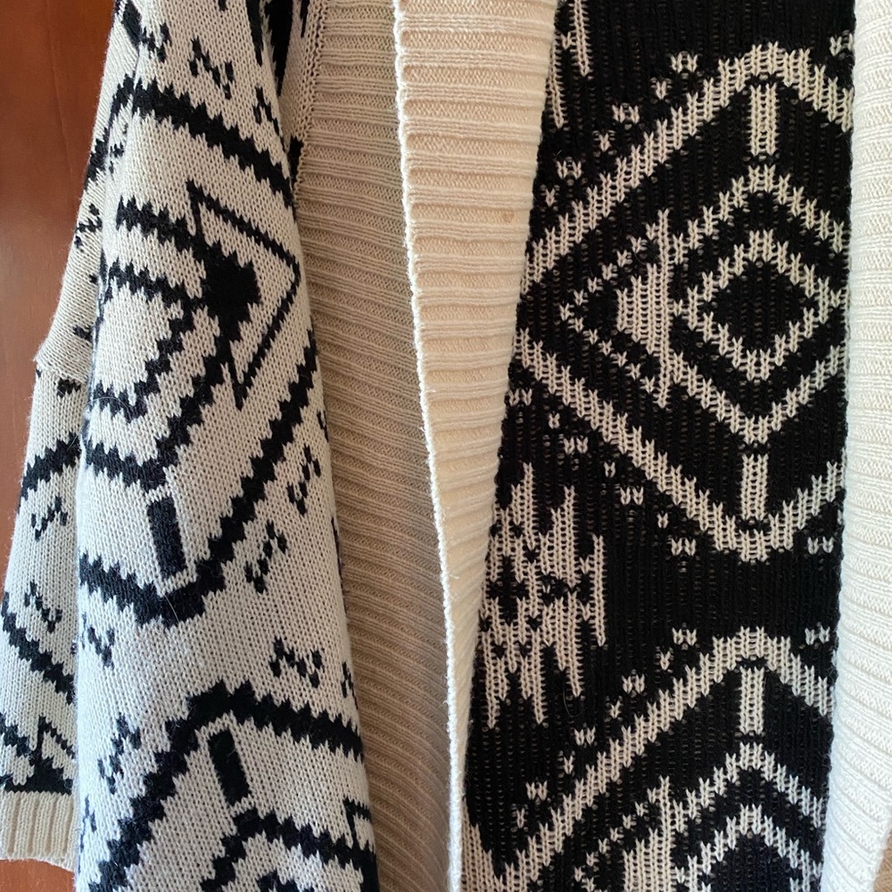 Woven Pattern Cardigan - Picture 2 of 3